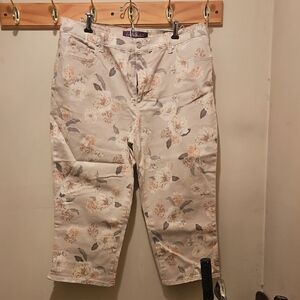 Gloria Vanderbilt Cream Floral Cropped Jeans
